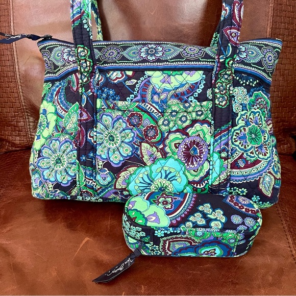 Vera Bradley Paisley Print Quilted Tote & Shoulder Bag & Sunglass Case Set - Picture 2 of 12